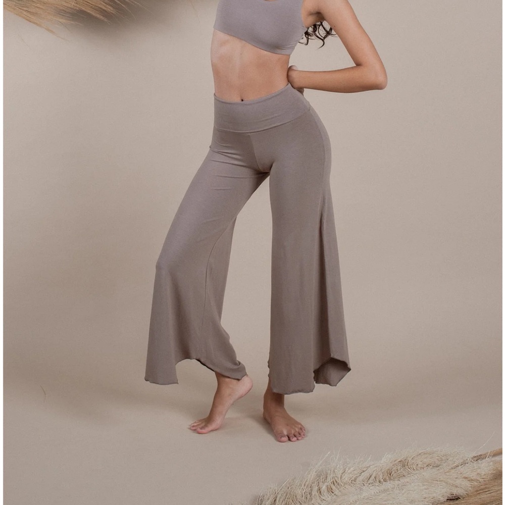 Índigo Luna Layla Flares Sable